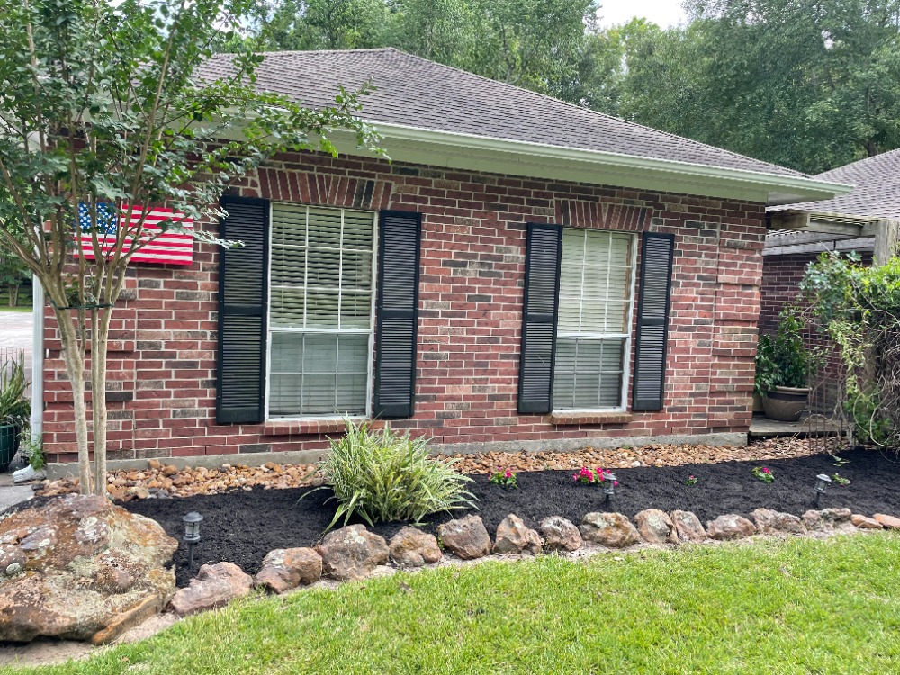 Kingwood Area’s best landscaping company for mulching and fencing